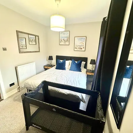 South Gyle House - Superfast Wifi And Free Parking - 7 Minutes From Airport * エディンバラ