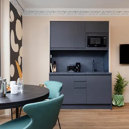 30 Castle Street 3*