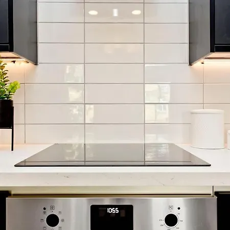 Modern 2 Bed With Parking *