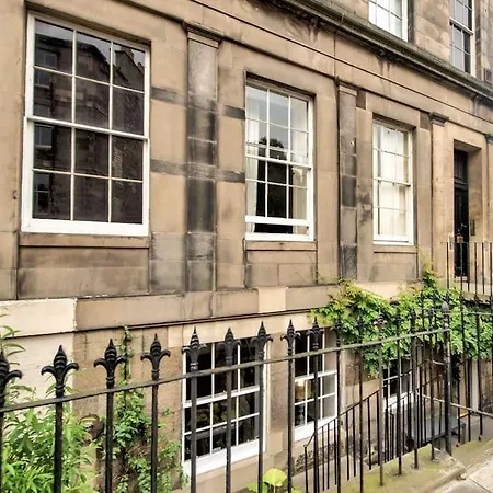Hamilton Place - Beautiful And With Private Entrance Sleeps 4 Apartamento *