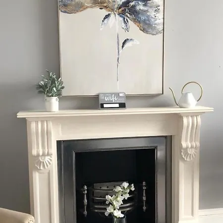 Lothian Road - Perfect Centre Location.