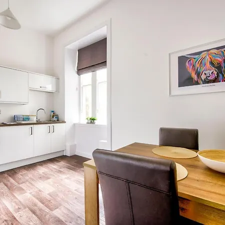 Lothian Road - Perfect Centre Location.