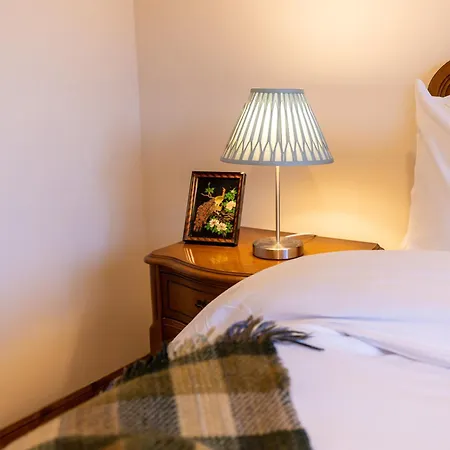 Bright, Spacious House Дом отдыха Эдинбург