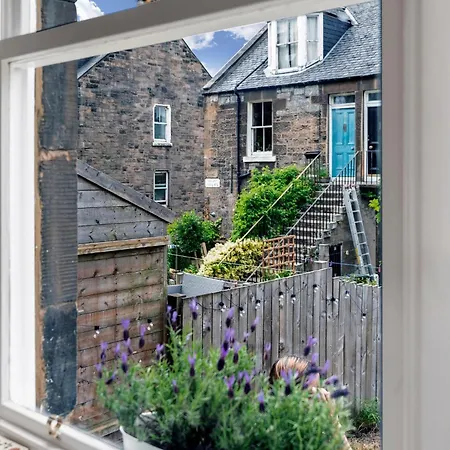 Stylish 2-bed Garden Edinburgh