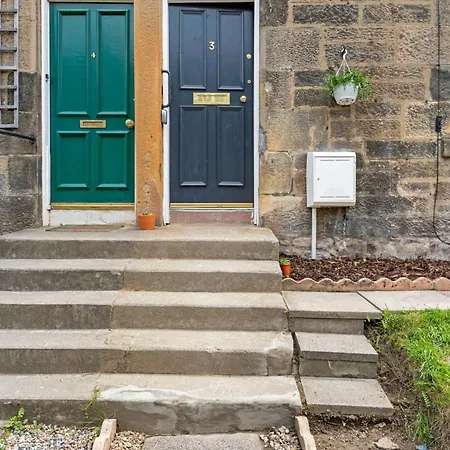 Stylish 2-bed Garden Villa *