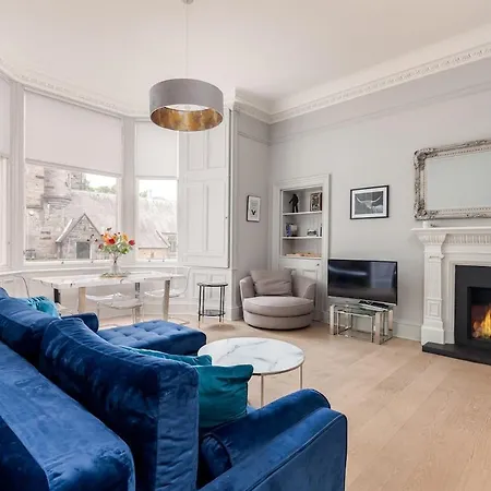 Victorian - Centre - Free Car Space *