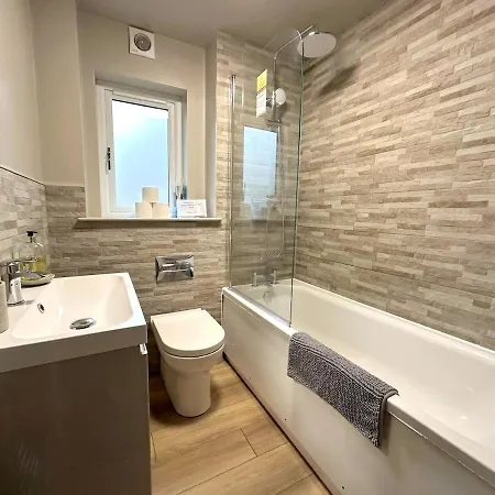 Modern, Cosy 2b In Edin, Family Friendly