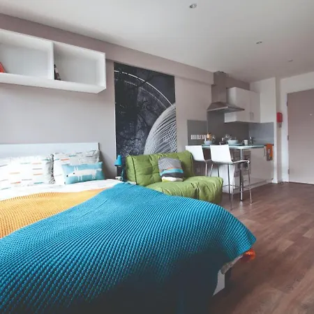 Hfs Gateway Apartments In Edinburgh エディンバラ