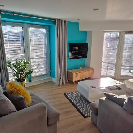 Spacious, Sunny Leith Edinburg