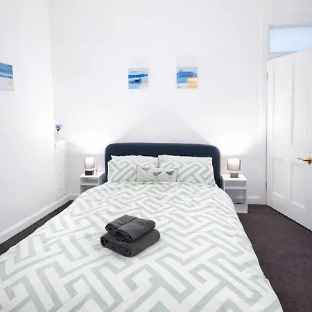 Spacious Easter Road 2br *