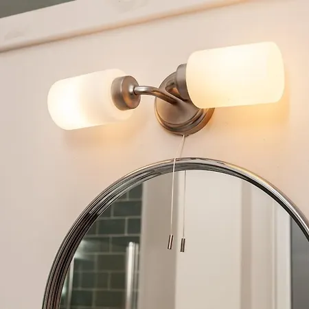 Victorian - Centre - Free Car Space *