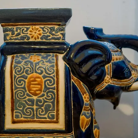 3 Bed Traditional On Picturesque Victoria St * エディンバラ