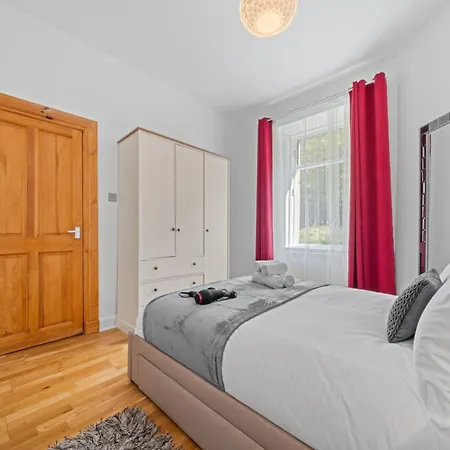 Modern Holyrood 1 Bedroom - *