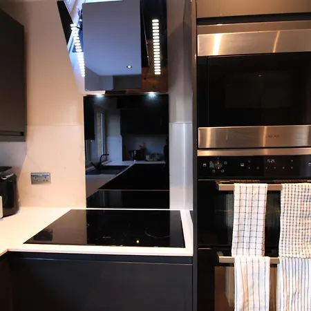 West Luxury 5 Bedroom דירה אדינבורו