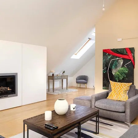 Apartamento Chic 3-bedroom 2-storey House Near Centre With Free Parking