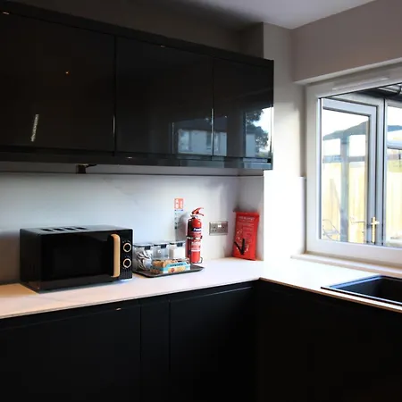 West Luxury 5 Bedroom דירה *