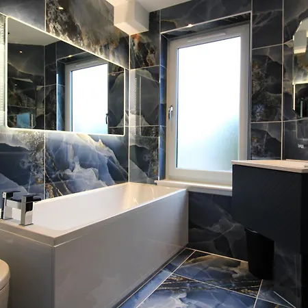 West Luxury 5 Bedroom דירה *