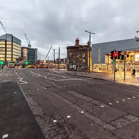 Victorian - Centre - Free Car Space