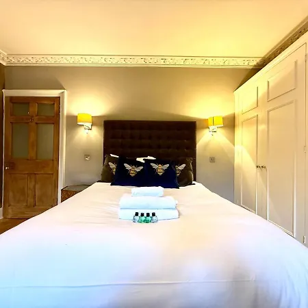 Apartment Cozy 1 Bed Garden Flat In The New Town Centre