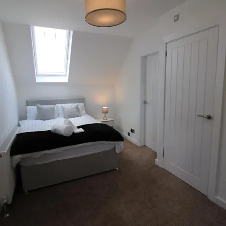 West Luxury 5 Bedroom דירה