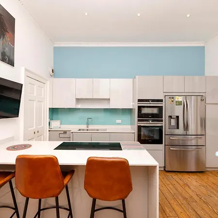 Luxury Family Flat In New Town דירה אדינבורו