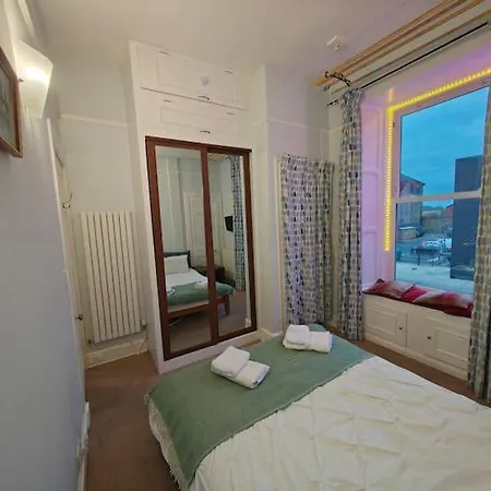 Charming Flat For Couples & Families