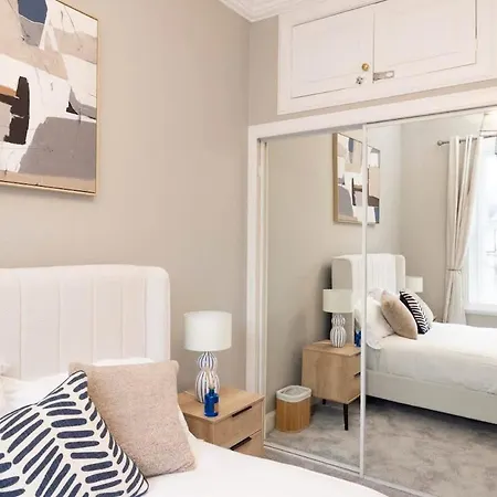 1 Bed In The Heart Of Grassmarket With Castle Views * Edimburgo