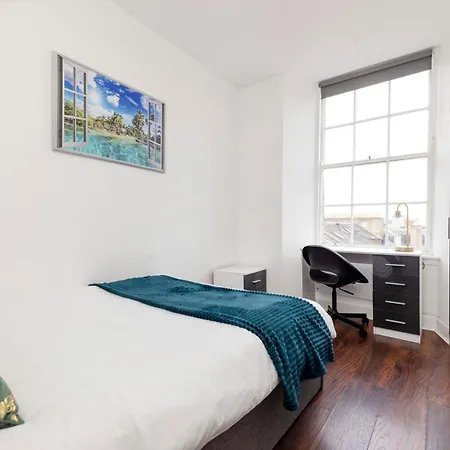 Centre Festival Flat * Edinburgh