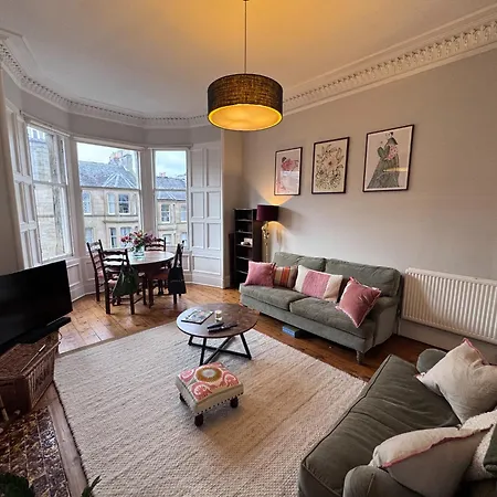 Gorgeous 2bdr With Unique Character In Apartamento Edimburgo