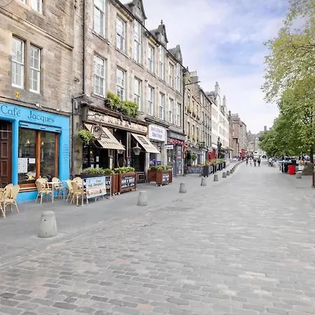 1 Bed In The Heart Of Grassmarket With Castle Views *