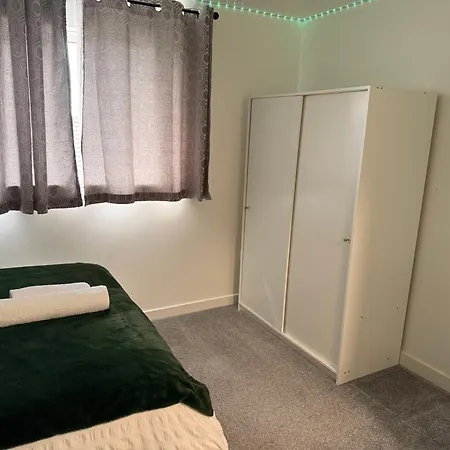 One Bedroom Near Royal Infirmary & Easy Access To Centre *