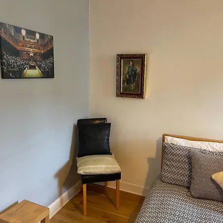 شقة Classical 19th Century Stair - 3 Bedroom *