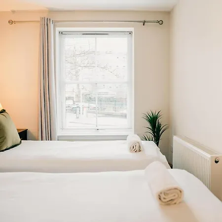 Modern 2 Bed With Parking אדינבורו