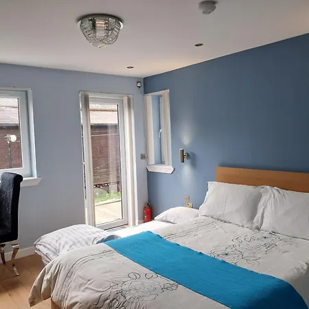 The Retreat Edinburgh, 2-minute Walk To Bus Stop Habitación en casa particular