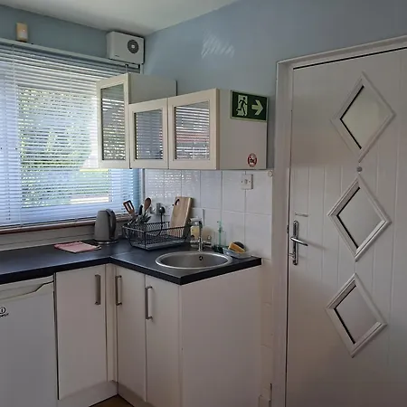 The Retreat Edinburgh, 2-minute Walk To Bus Stop Habitación en casa particular *