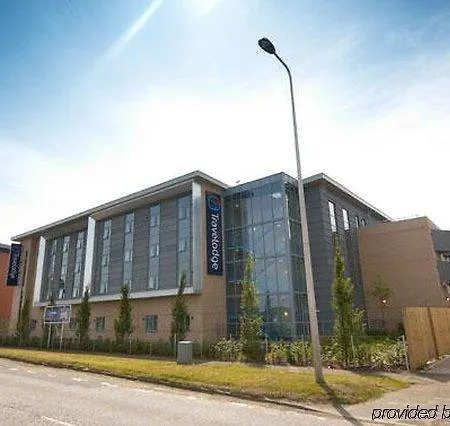 Travelodge Airport 2*