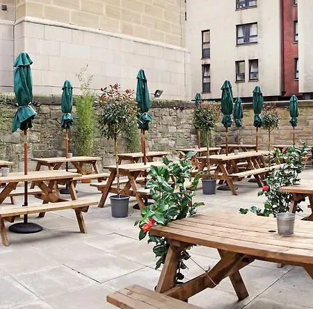 Safestay Cowgate Hostel *