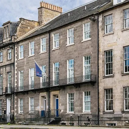 Travelodge Queen Street Hotell 3*