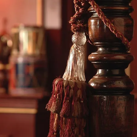 Отель The Witchery By The Castle