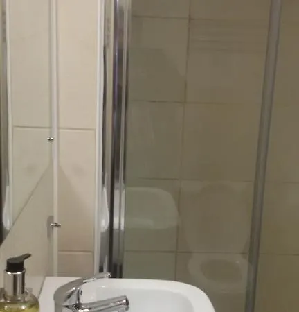 Adelphi إدنبرة