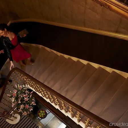 Nira Caledonia מלון 4*