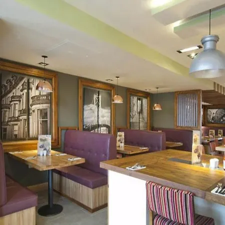 Premier Inn Edinburgh Princes Street