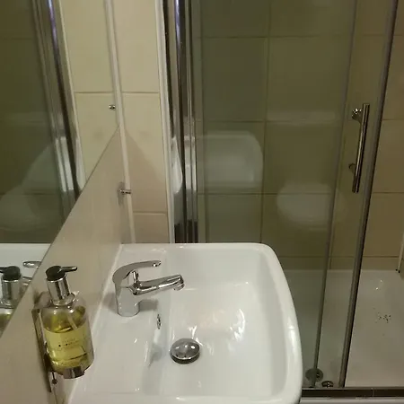 بيت ضيافة Adelphi 3*