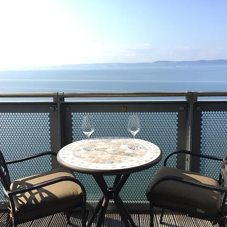 Western Harbour Apartman *