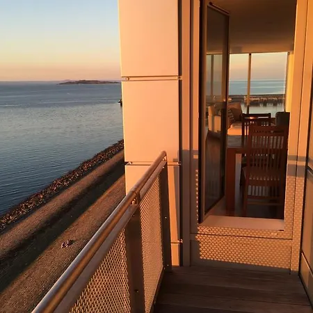 Western Harbour Apartman *