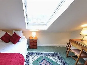 호텔 19 Meadow Place 2*