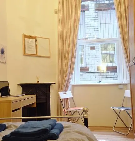 Central Tollcross Apartament