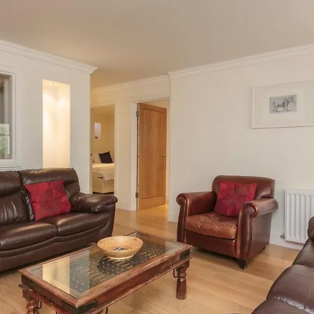 Albany Apartment *