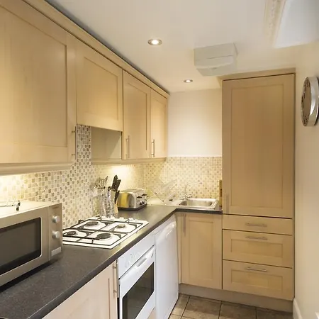 Fountain Court - Royal Garden