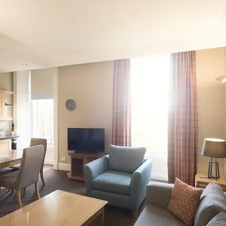 Fountain Court - Royal Garden 公寓式酒店 4*